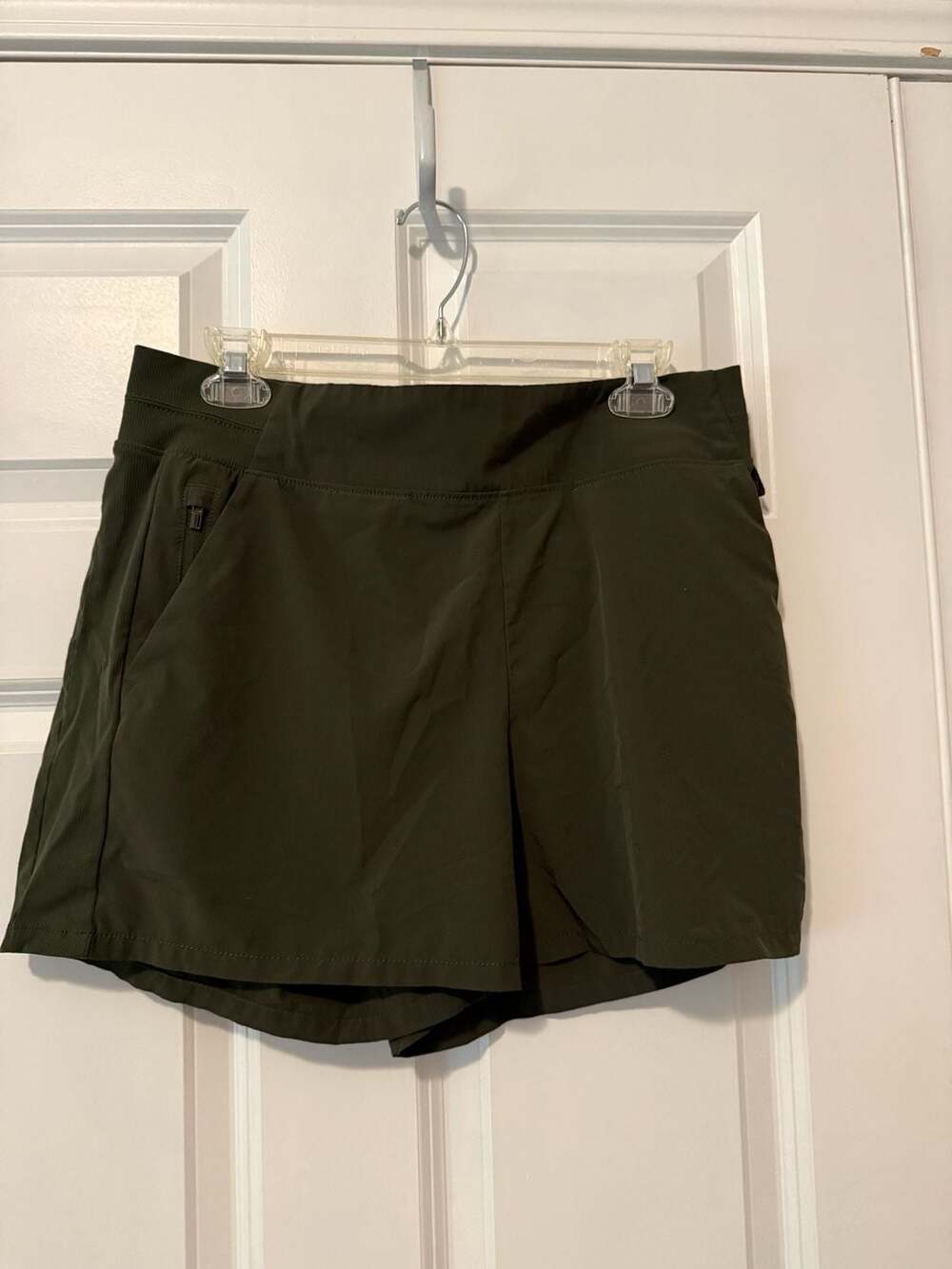 Athleta Green Athletic Workout Shorts with Zipper Pocket Size 12